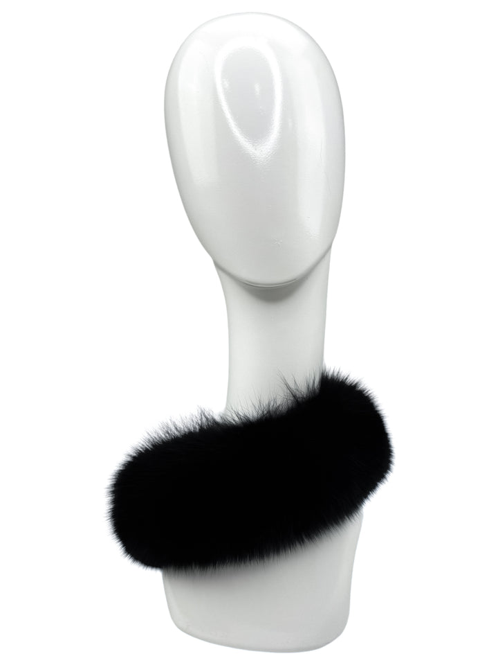 A white mannequin head and neck display the luxurious Black Fox Fur Headband by FurbySD, elegantly draped around the neck, evoking the opulence of real fox fur complemented by a plush cashmere lining.