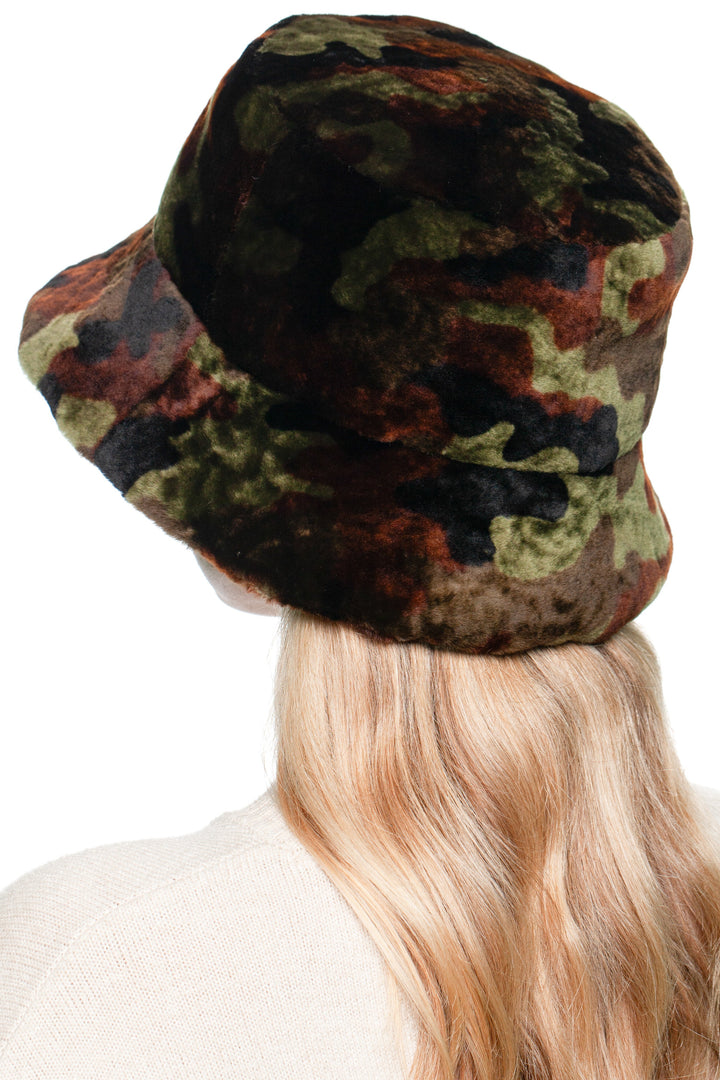 Back angled view of camo sheepskin bucket hat – handmade lambskin fur winter hat with camouflage pattern, stylish unisex outdoor fashion.