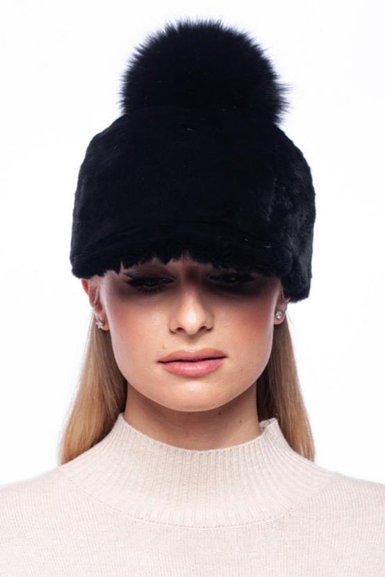 Baseball cap with fur 2025 pom pom